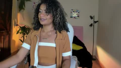 Snapshot of keyla_roberts_ chatting on 23, 1, 2025 Adhara. Help me reach 100 likes online show from 23, 1, 2025