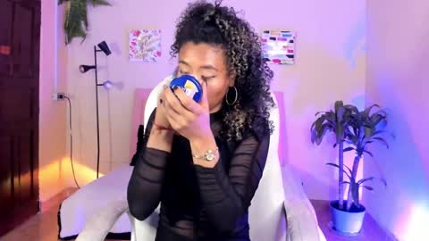 Snapshot of keyla_roberts_ chatting on 27, 1, 2025 Adhara. Help me reach 100 likes online show from 27, 1, 2025