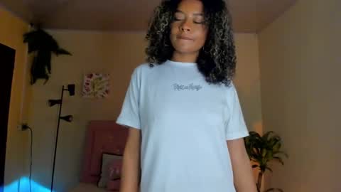 Snapshot of keyla_roberts_ chatting on 29, 1, 2025 Adhara. Help me reach 100 likes online show from 29, 1, 2025