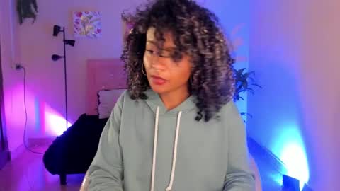 Snapshot of keyla_roberts_ chatting on 5, 2, 2025 Adhara. Help me reach 100 likes online show from 5, 2, 2025