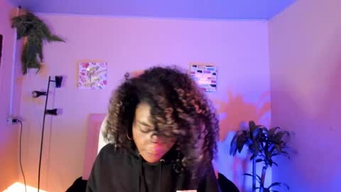 Snapshot of keyla_roberts_ chatting on 12, 2, 2025 Adhara. Help me reach 100 likes online show from 12, 2, 2025