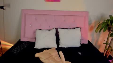 Snapshot of keyla_roberts_ chatting on 16, 2, 2025 Adhara. Help me reach 100 likes online show from 16, 2, 2025