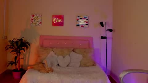 Snapshot of keyla_roberts_ chatting on 9, 3, 2025 Adhara. Help me reach 100 likes online show from 9, 3, 2025