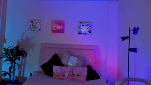 Snapshot of keyla_roberts_ chatting on 12, 3, 2025 Adhara. Help me reach 100 likes online show from 12, 3, 2025