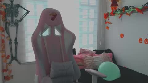 Snapshot of keyla_roberts_ chatting on 10, 10, 2025 Adhara. Help me reach 100 likes online show from 10, 10, 2025