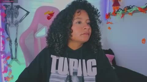 Snapshot of keyla_roberts_ chatting on 12, 10, 2025 Adhara. Help me reach 100 likes online show from 12, 10, 2025