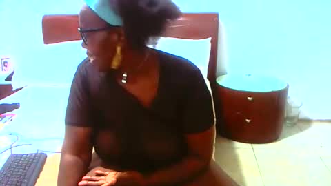 keysenbarxx19 online show from 19, 4, 2026