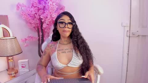 Khelany Isyy  online show from 11, 3, 2025