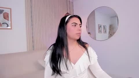 Snapshot of khloe_es chatting on 2, 7, 2026 Khloe online show from 2, 7, 2026