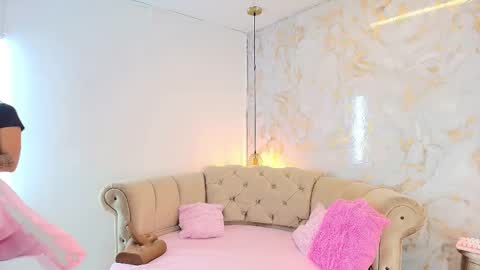 Snapshot of khloeblake chatting on 4, 2, 2026 Khloe online show from 4, 2, 2026