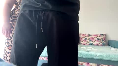 khloekross online show from 25, 2, 2026