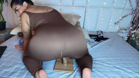 Snapshot of kiana_cream chatting on 25, 1, 2025 N M online show from 25, 1, 2025