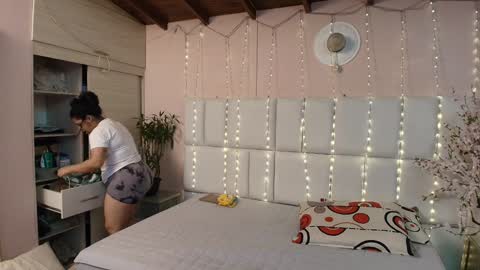 Snapshot of kiana_cream chatting on 29, 1, 2025 N M online show from 29, 1, 2025