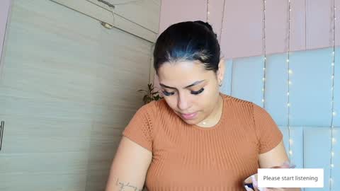 Snapshot of kiana_cream chatting on 1, 2, 2025 N M online show from 1, 2, 2025