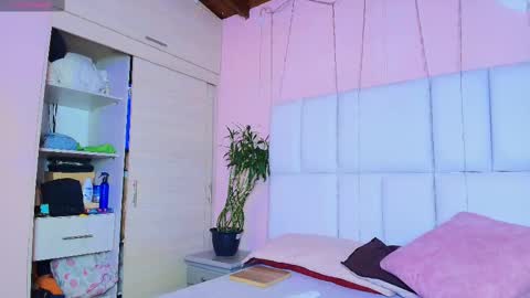 Snapshot of kiana_cream chatting on 3, 3, 2025 N M online show from 3, 3, 2025