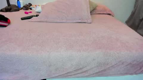 Snapshot of kiana_cream chatting on 10, 10, 2025 N M online show from 10, 10, 2025