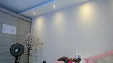 Snapshot of kiana_cream chatting on 17, 10, 2025 N M online show from 17, 10, 2025