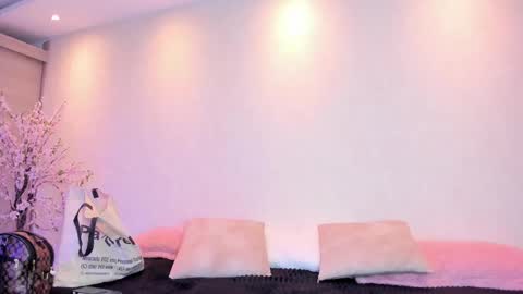 Snapshot of kiana_cream chatting on 27, 10, 2025 N M online show from 27, 10, 2025