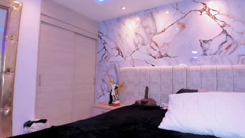 Snapshot of kiana_cream chatting on 29, 10, 2025 N M online show from 29, 10, 2025