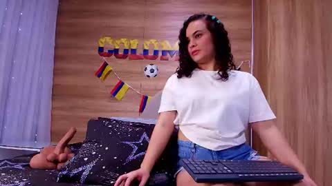 Snapshot of kiaralopez_ chatting on 8, 7, 2026 kiaralopez_ online show from 8, 7, 2026