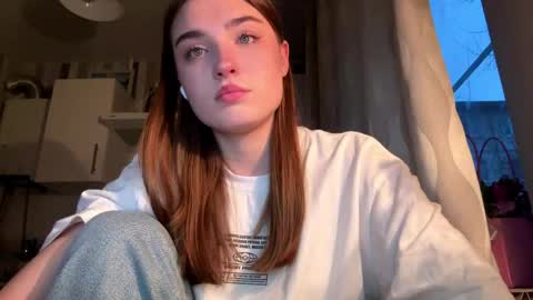 Ola my name is Lissa  Lets hit 10 Thumbs Up together   online show from 16, 3, 2026