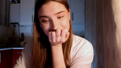 Ola my name is Lissa  Lets hit 10 Thumbs Up together   online show from 15, 4, 2026