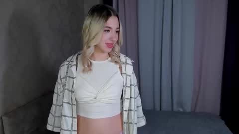 Snapshot of kiki_bloom chatting on 23, 11, 2025 Bella online show from 23, 11, 2025