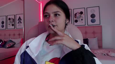 Snapshot of kiki_cams chatting on 15, 1, 2026 kIKI online show from 15, 1, 2026