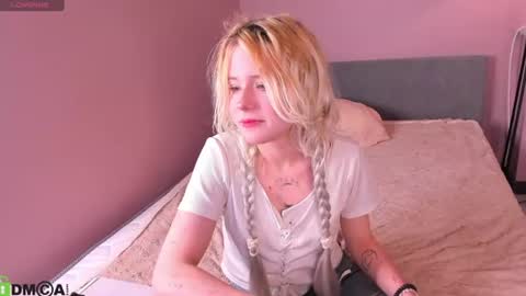 Snapshot of kiki_peach chatting on 22, 6, 2026 Jessica online show from 22, 6, 2026