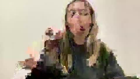 Snapshot of kikibae2 chatting on 20, 2, 2025 kikibae2 online show from 20, 2, 2025