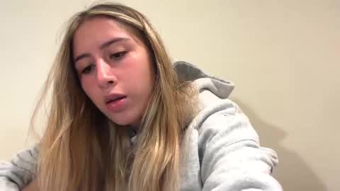 Snapshot of kikibae2 chatting on 3, 11, 2025 kikibae2 online show from 3, 11, 2025