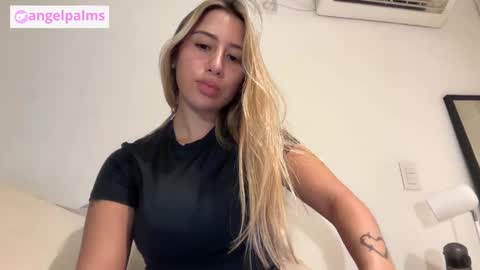 Snapshot of kikibae2 chatting on 22, 11, 2025 kikibae2 online show from 22, 11, 2025