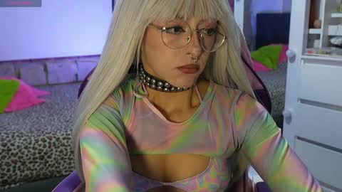 Snapshot of kikilepetite chatting on 11, 4, 2026 kiki online show from 11, 4, 2026