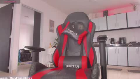 Snapshot of kim_hugecock chatting on 17, 2, 2025 KIM QUEENS online show from 17, 2, 2025