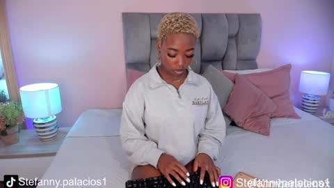 Snapshot of kimberlylenox chatting on 2, 12, 2024 Queen Kim online show from 2, 12, 2024
