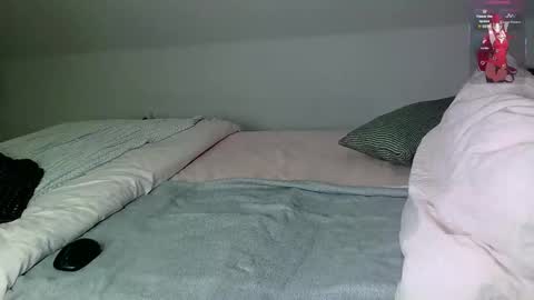 Snapshot of kimihoney_ chatting on 28, 10, 2025     Help me reach 100 thumbs up  online show from 28, 10, 2025