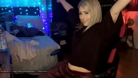 Snapshot of kimilee22 chatting on 29, 4, 2026 Wolfs Girl online show from 29, 4, 2026