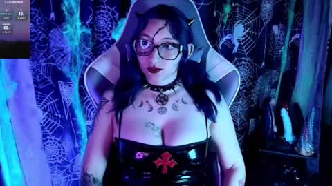   online show from 24, 10, 2025