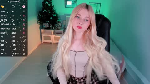 Snapshot of kimmie_shine chatting on 16, 12, 2024 Your Kimmie follow me online show from 16, 12, 2024