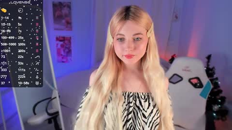 Snapshot of kimmie_shine chatting on 18, 12, 2024 Your Kimmie follow me online show from 18, 12, 2024