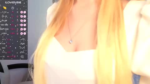 Snapshot of kimmie_shine chatting on 24, 12, 2024 Your Kimmie follow me online show from 24, 12, 2024