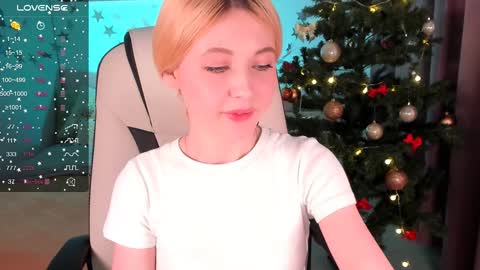 Snapshot of kimmie_shine chatting on 30, 12, 2024 Your Kimmie follow me online show from 30, 12, 2024