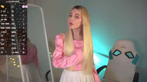 Snapshot of kimmie_shine chatting on 11, 1, 2025 Your Kimmie follow me online show from 11, 1, 2025