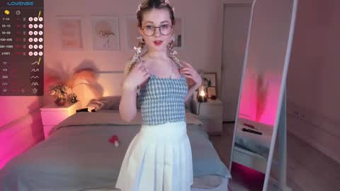 Snapshot of kimmie_shine chatting on 25, 1, 2025 Your Kimmie follow me online show from 25, 1, 2025