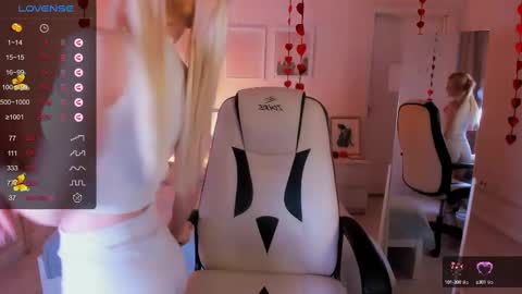 Snapshot of kimmie_shine chatting on 11, 2, 2025 Your Kimmie follow me online show from 11, 2, 2025