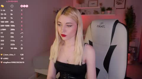 Snapshot of kimmie_shine chatting on 6, 3, 2025 Your Kimmie follow me online show from 6, 3, 2025