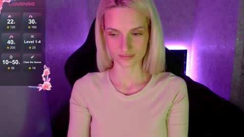 Snapshot of kimmysnowelite chatting on 17, 10, 2025 KimmySnow online show from 17, 10, 2025