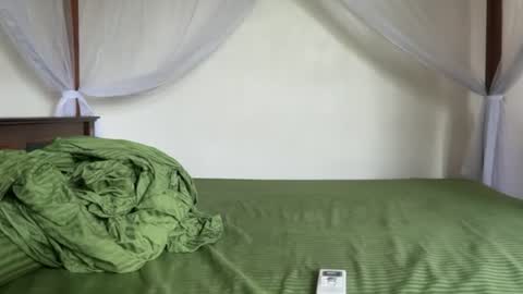 Snapshot of kinda_horny_right_now chatting on 17, 6, 2026 Isaac online show from 17, 6, 2026