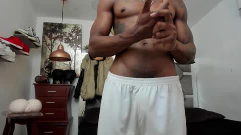 Snapshot of king_fitt_ chatting on 14, 11, 2025 HOT MEN BLACK online show from 14, 11, 2025