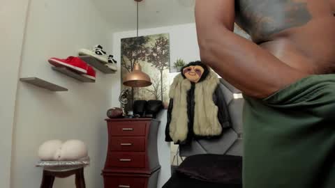 Snapshot of king_fitt_ chatting on 22, 2, 2026 HOT MEN BLACK online show from 22, 2, 2026